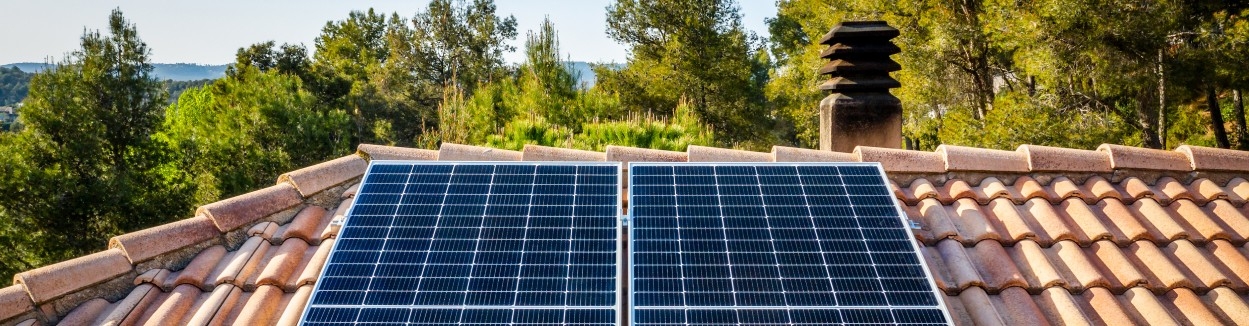 cabecera-blog-permisos-instalar-placas-solares-casa.jpg