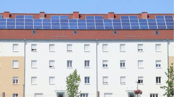 ¿Se pueden instalar placas solares en un piso?
