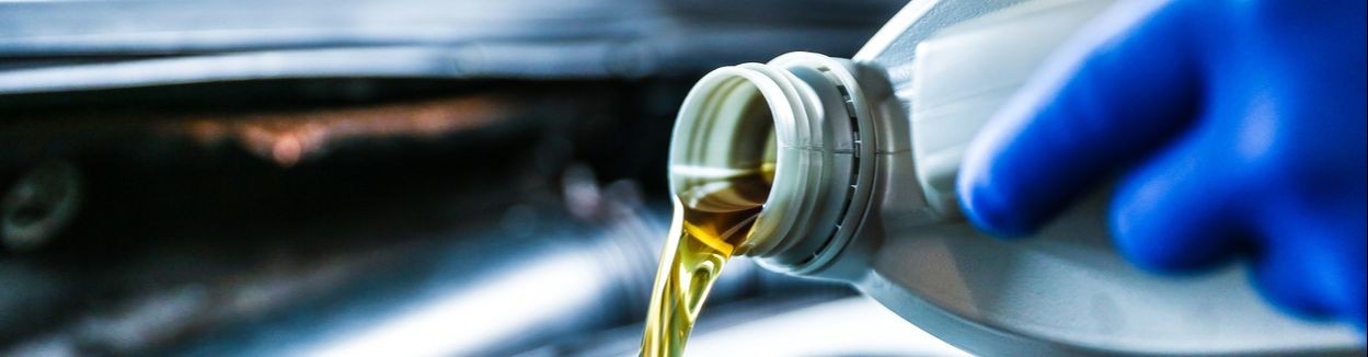 de que color debe ser el aceite del coche