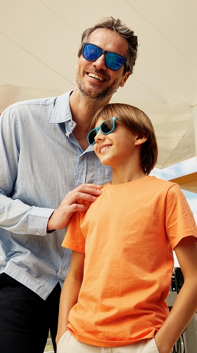 padre e hijo con gafas