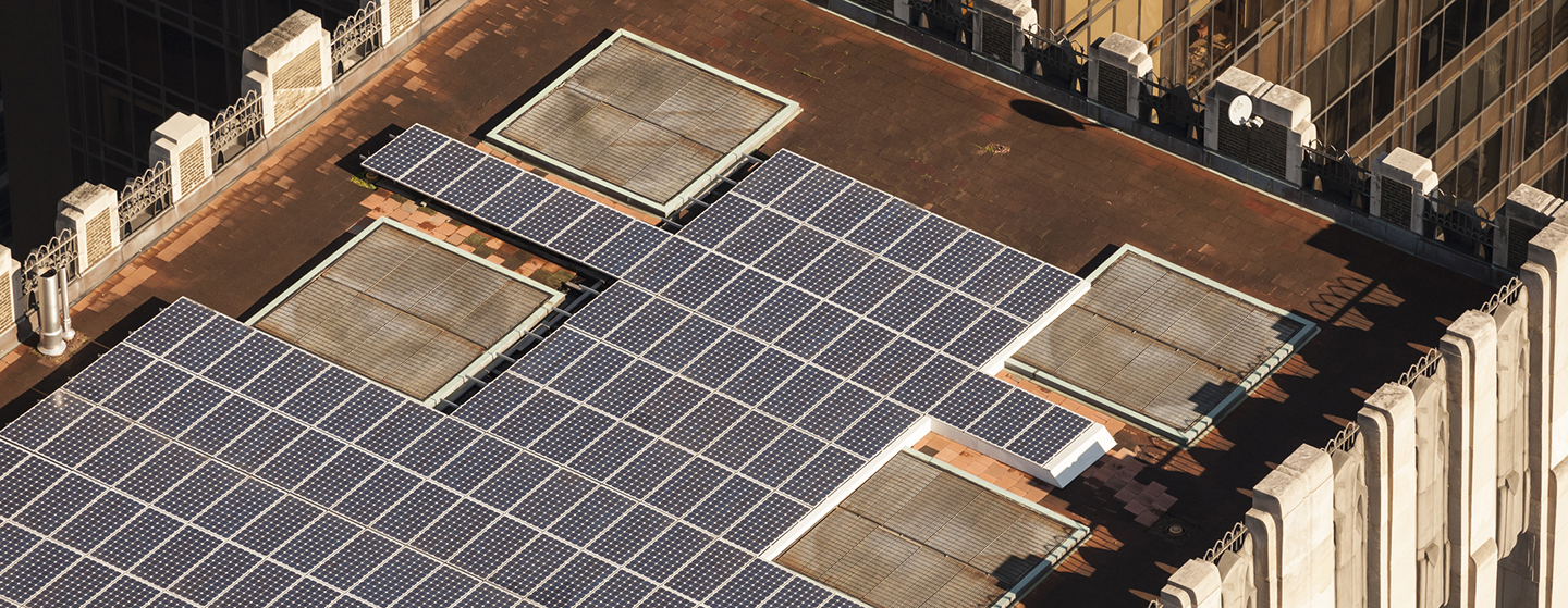 Comunidad de propietarios unidos para generar su propia electricidad sostenible y renovable a través de la instalación de placas solares