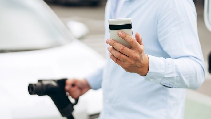 Descubre cómo pagar por cada recarga de tu coche eléctrico en nuestros puntos públicos