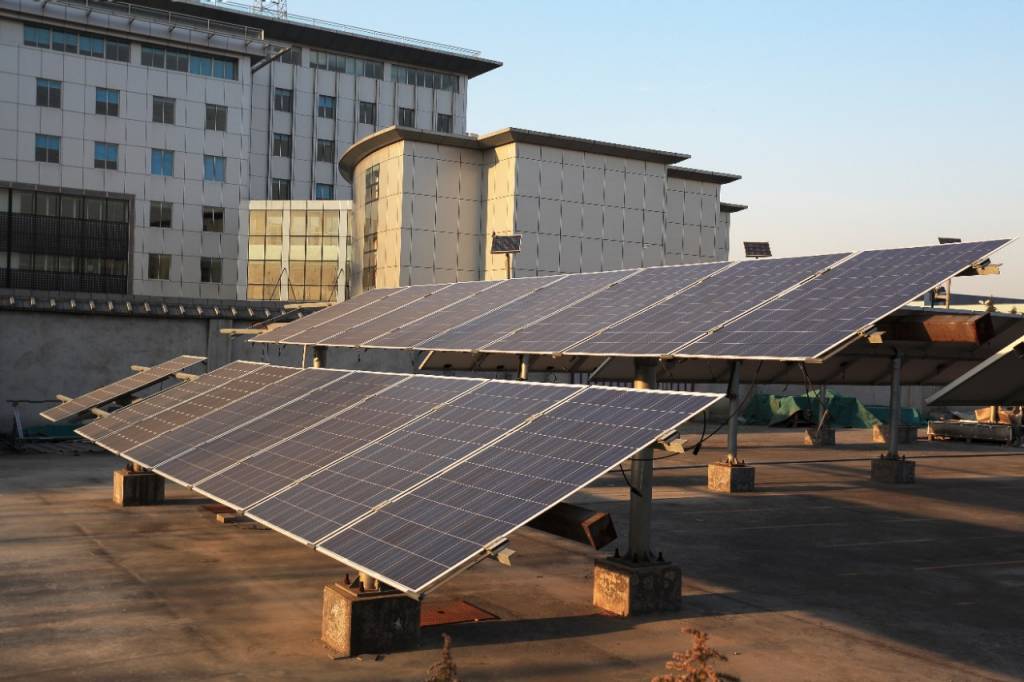 Instala placas solares en el tejado de tu vivienda y crea así una comunidad solar para ti y para los vecinos de tu zona que quieran conectarse